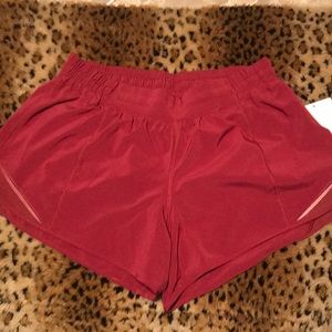 Lulu lemon Hotty Hot LR Short 4” lined